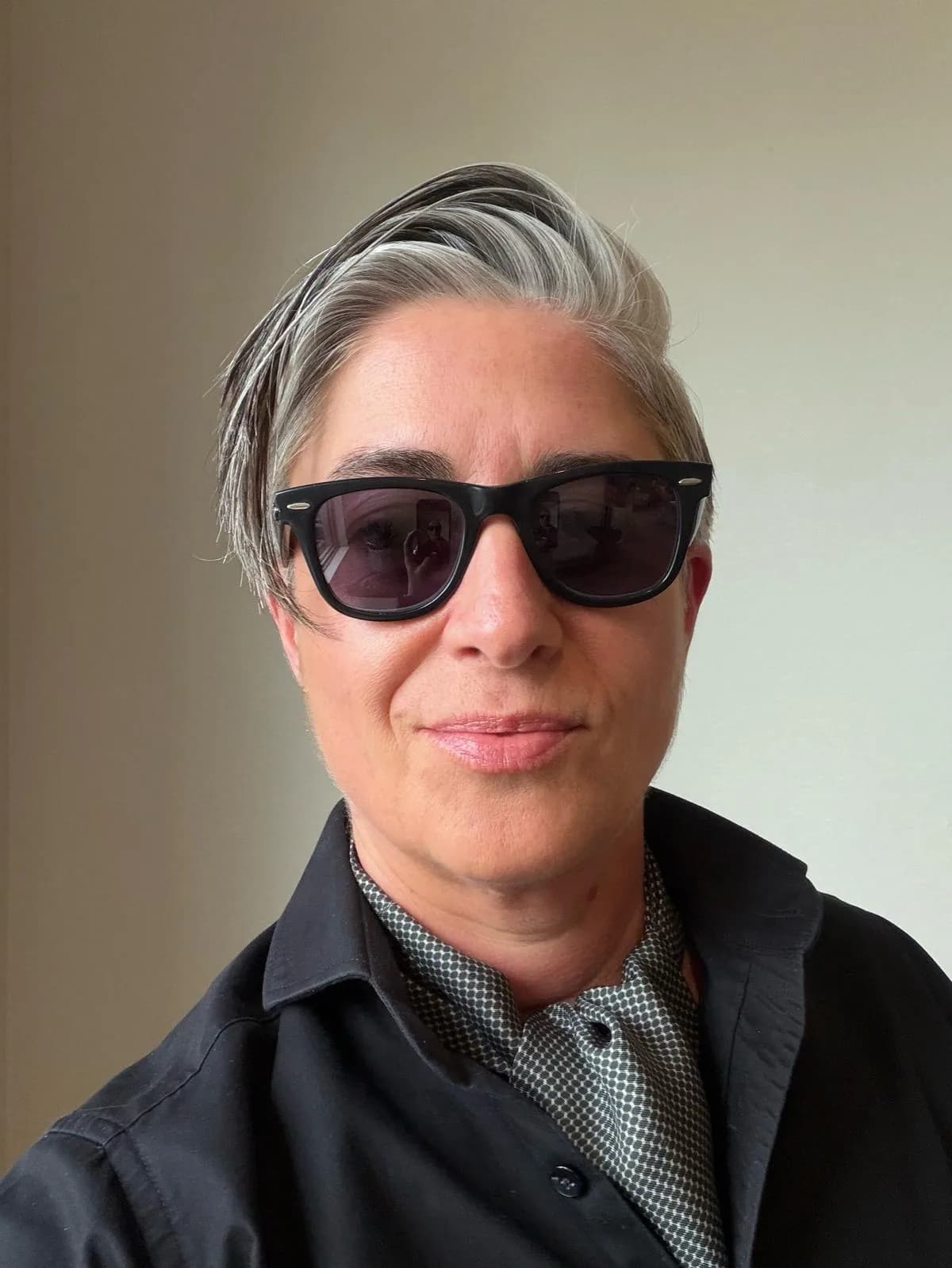 Candice, silver-haired woman from Montreal, Canada, sharing her going-gray story