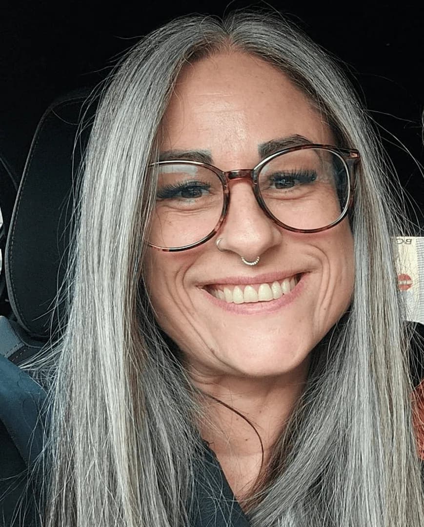 Cindy, silver-haired woman from Belgium, sharing her going-gray story