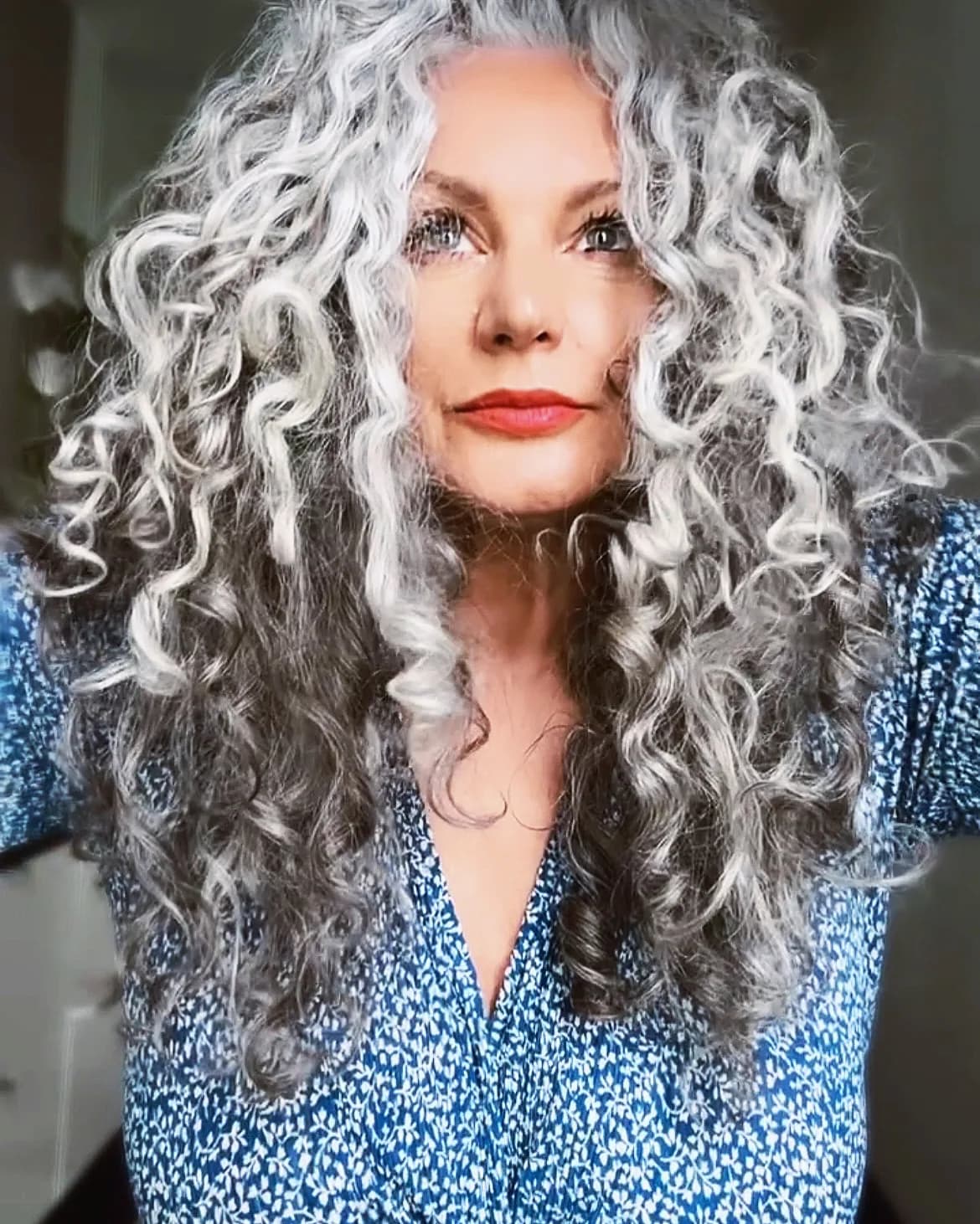 Eva, silver-haired woman from Freudenstadt, Germany, sharing her going-gray story