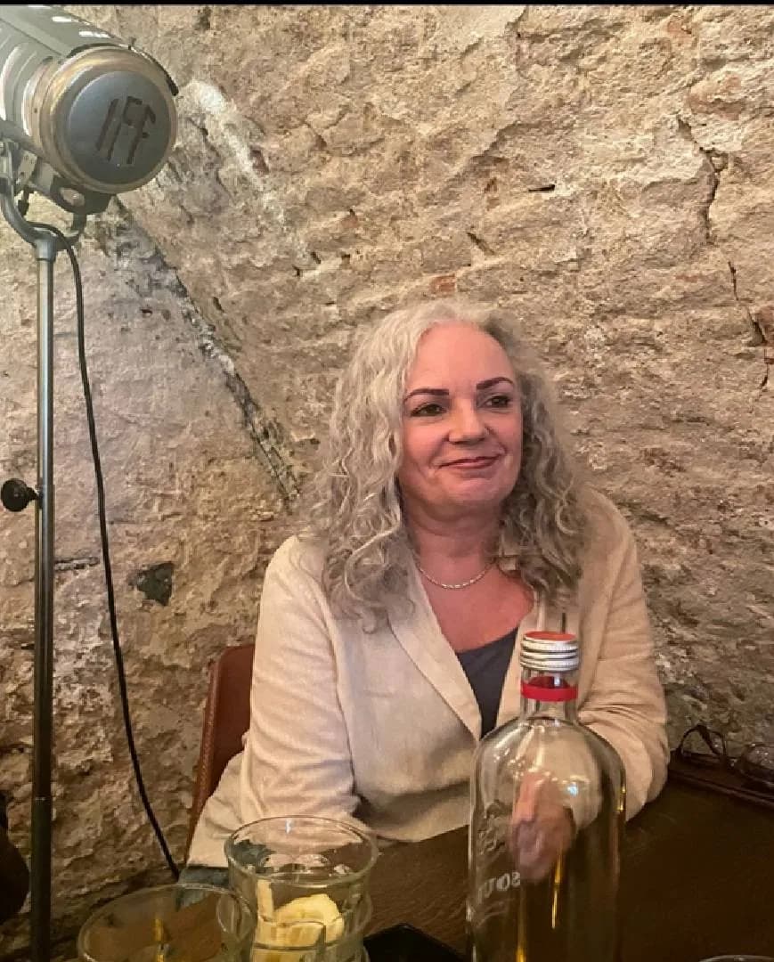 Jolanda, silver-haired woman from Netherlands, sharing her going-gray story