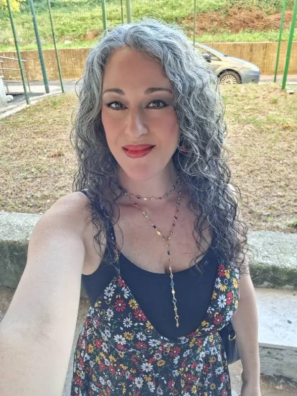 Rosa, silver-haired woman from Naples, Italy, sharing her going-gray story